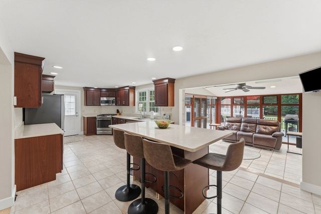 536 Plymouth St, Middleboro, MA 02346