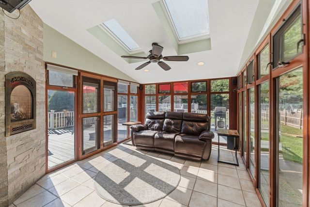 536 Plymouth St, Middleboro, MA 02346
