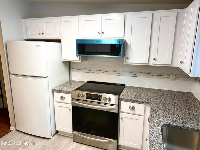 2909 LAUDERDALE Drive E, Jacksonville, FL 32277