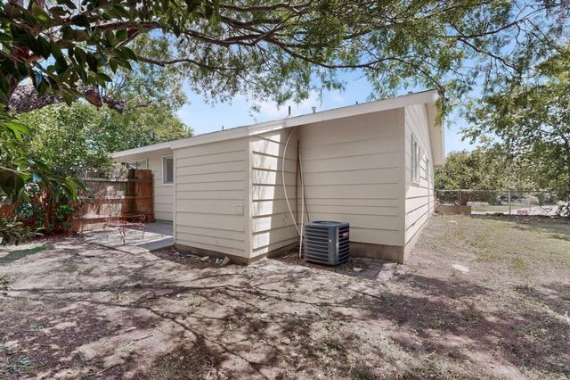 128 Coers CIR, San Marcos, TX 78666