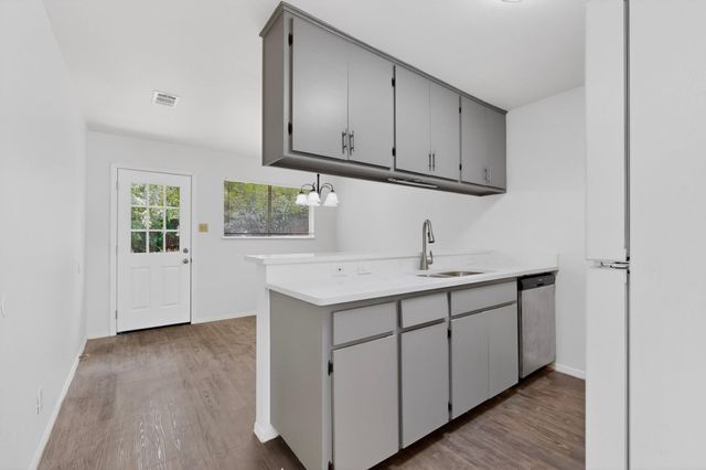 128 Coers CIR, San Marcos, TX 78666