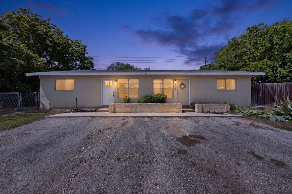 128 Coers CIR, San Marcos, TX 78666
