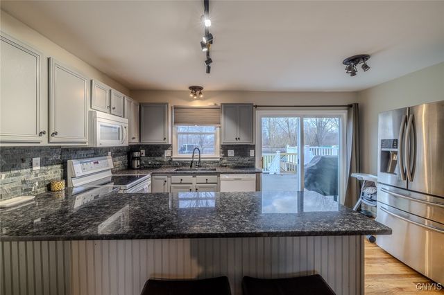 9495 Bear Springs Road, Cicero, NY 13029