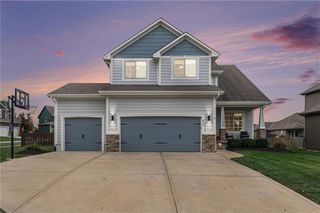 813 SW 35 Street, Lee's Summit, MO 64082