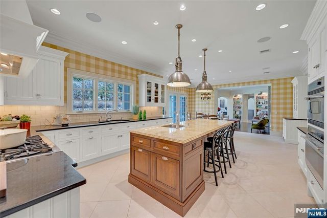 2 Saddle Brook Drive, Ho-ho-kus, NJ 07423