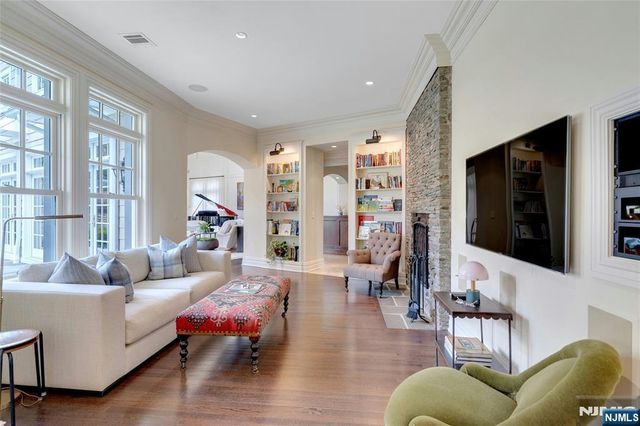 2 Saddle Brook Drive, Ho-ho-kus, NJ 07423
