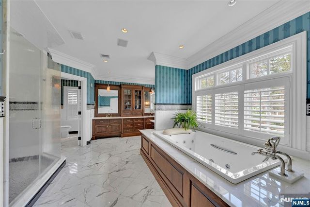 2 Saddle Brook Drive, Ho-ho-kus, NJ 07423