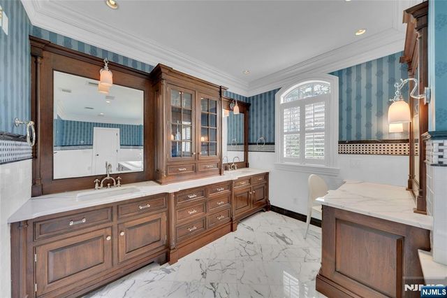 2 Saddle Brook Drive, Ho-ho-kus, NJ 07423