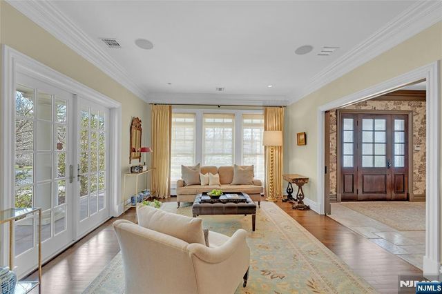 2 Saddle Brook Drive, Ho-ho-kus, NJ 07423