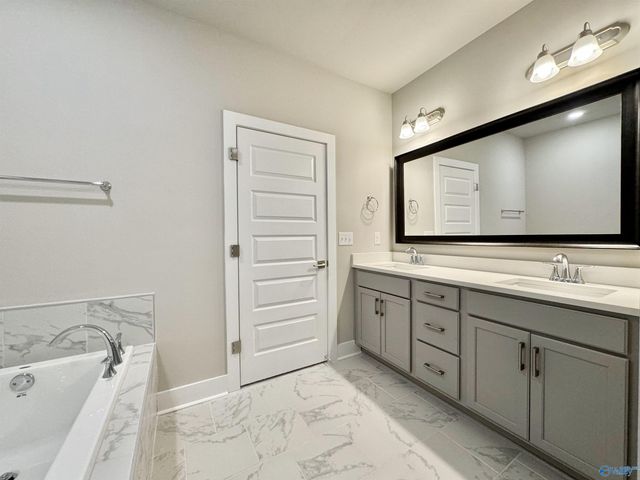 6073 Gardner Maples Drive, Owens Cross Roads, AL 35763