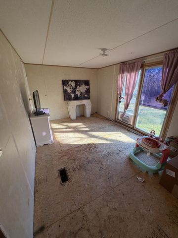 176 County Road 1436, Morgan, TX 76671