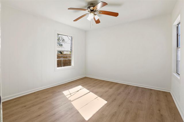 111 Poinsetta Lane, Highlands, TX 77562