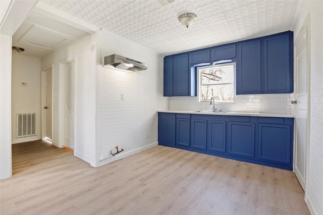 111 Poinsetta Lane, Highlands, TX 77562