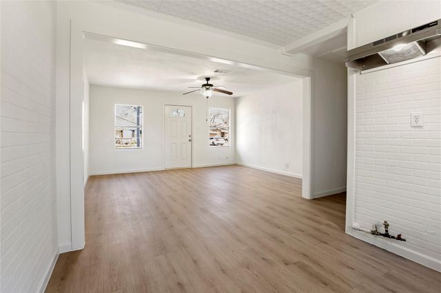 111 Poinsetta Lane, Highlands, TX 77562