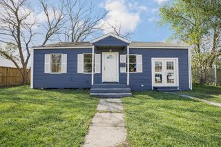 111 Poinsetta Lane, Highlands, TX 77562