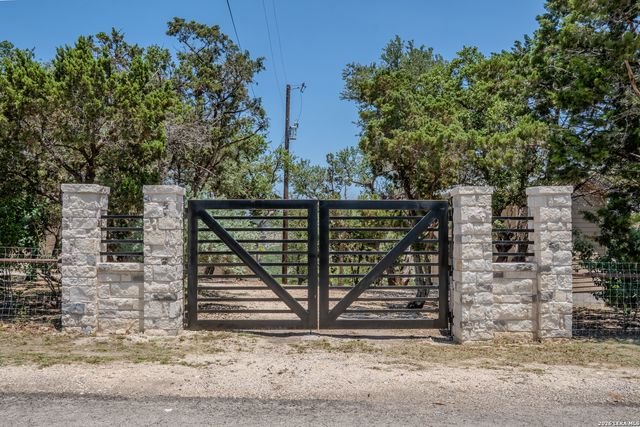 500 NAKED INDIAN TRL, New Braunfels, TX 78132
