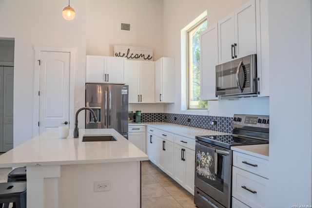 500 NAKED INDIAN TRL, New Braunfels, TX 78132