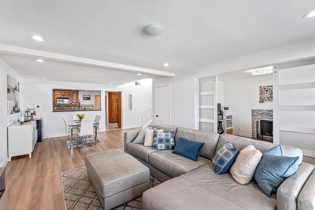 6098 E Silverspur Trail, Anaheim Hills, CA 92807