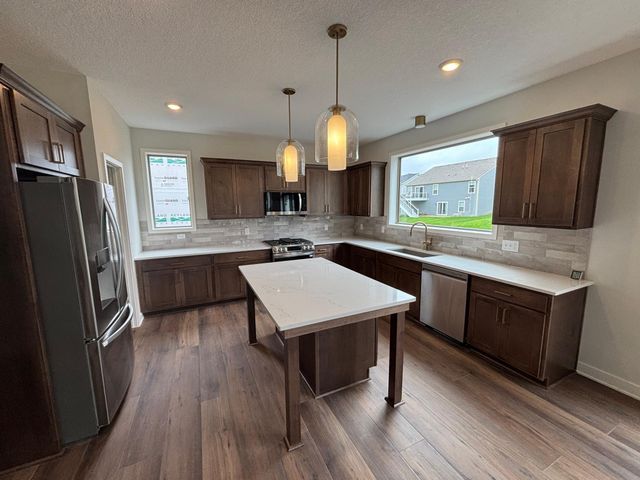 8096 180th Street W, Lakeville, MN 55044