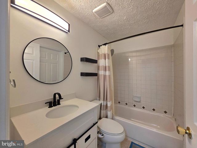 8568 KOLUDER CT, Lorton, VA 22079