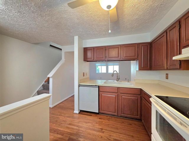 8568 KOLUDER CT, Lorton, VA 22079