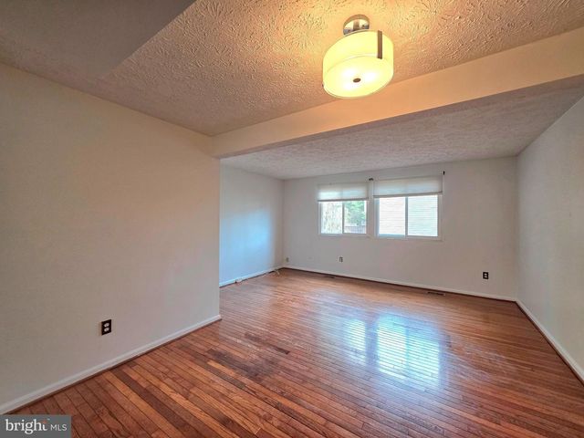 8568 KOLUDER CT, Lorton, VA 22079