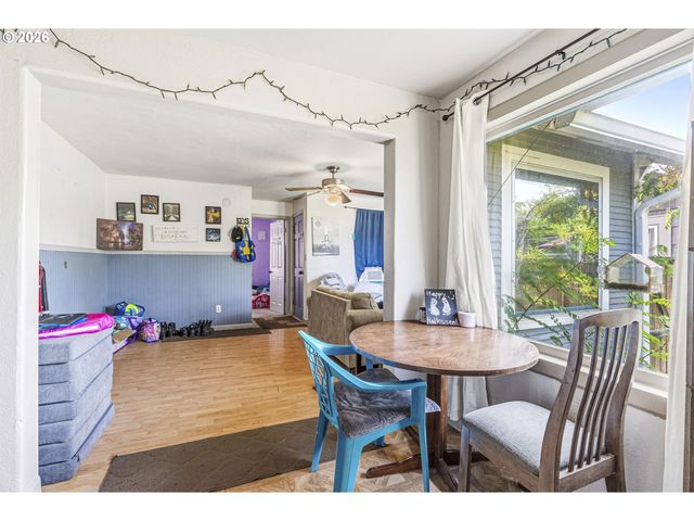 1307 S 6TH Ave, Kelso, WA 98626