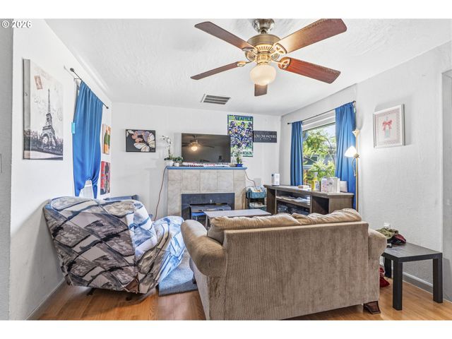 1307 S 6TH Ave, Kelso, WA 98626