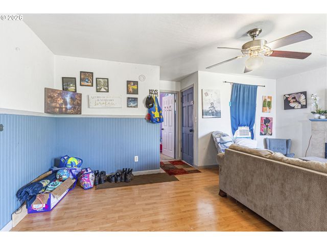 1307 S 6TH Ave, Kelso, WA 98626