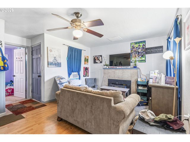 1307 S 6TH Ave, Kelso, WA 98626