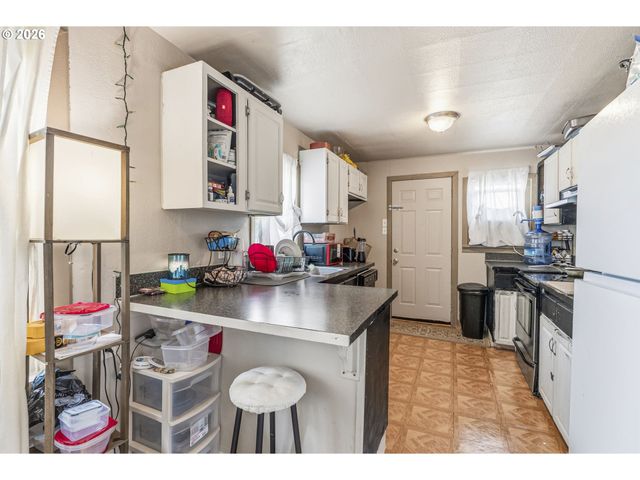 1307 S 6TH Ave, Kelso, WA 98626