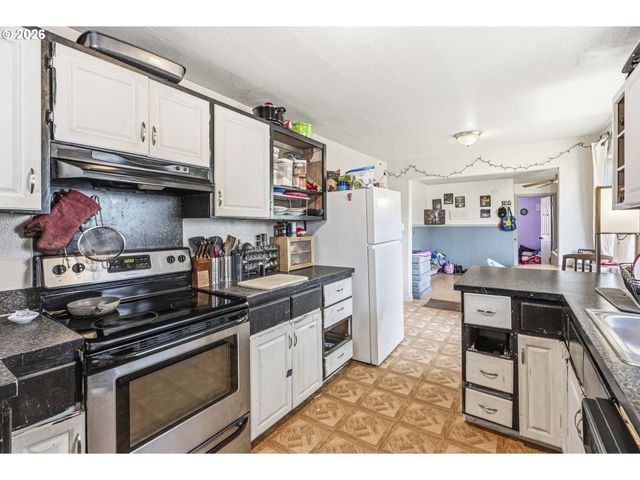 1307 S 6TH Ave, Kelso, WA 98626