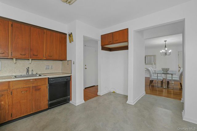 12 Cross Hill Road, Eastchester, NY 10709