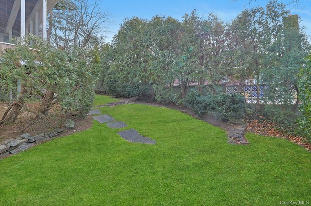 12 Cross Hill Road, Eastchester, NY 10709