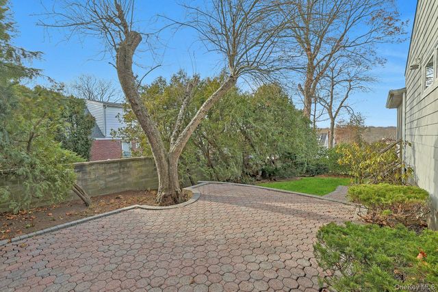 12 Cross Hill Road, Eastchester, NY 10709