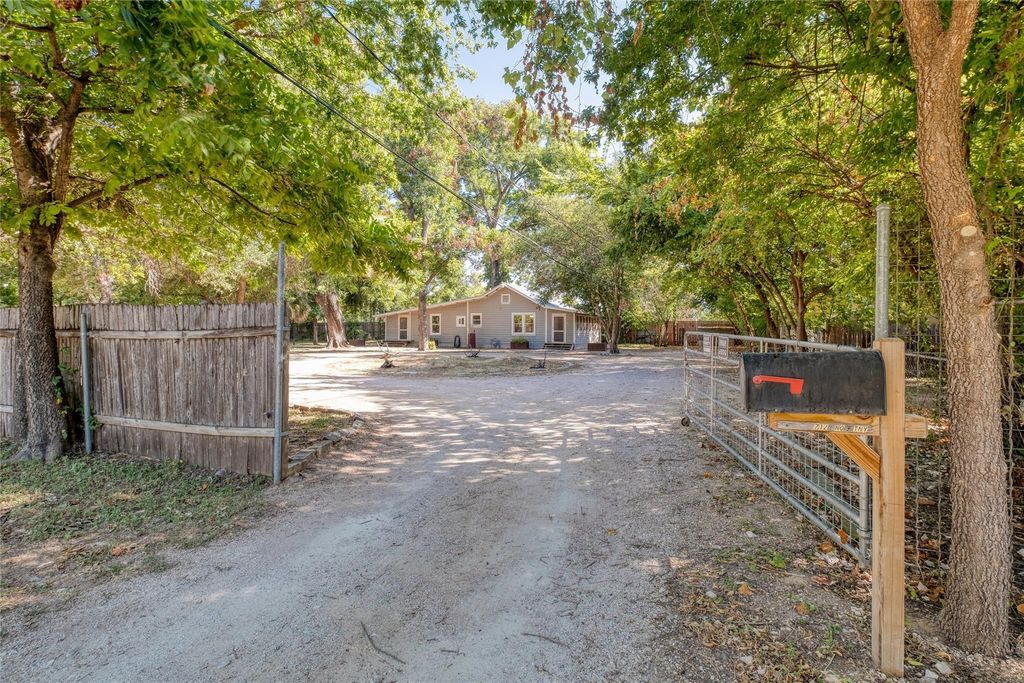 712 Nowotny LN, Austin, TX 78702