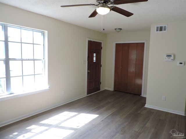 728 N Fairfield Dr, Pensacola, FL 32506