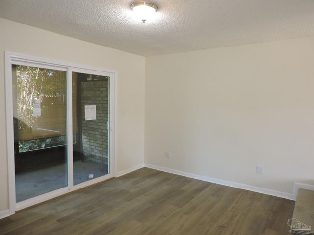 728 N Fairfield Dr, Pensacola, FL 32506