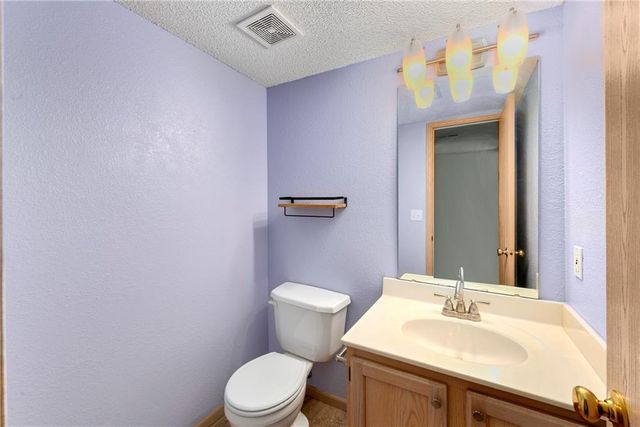 1327 SE Broadway Circle, Lee's Summit, MO 64081