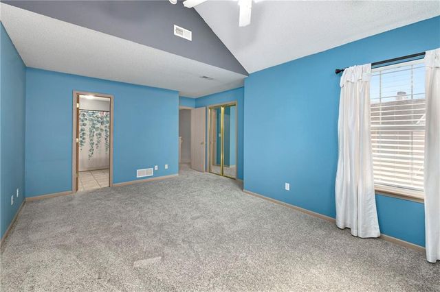 1327 SE Broadway Circle, Lee's Summit, MO 64081