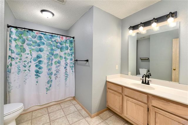 1327 SE Broadway Circle, Lee's Summit, MO 64081