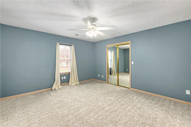 1327 SE Broadway Circle, Lee's Summit, MO 64081