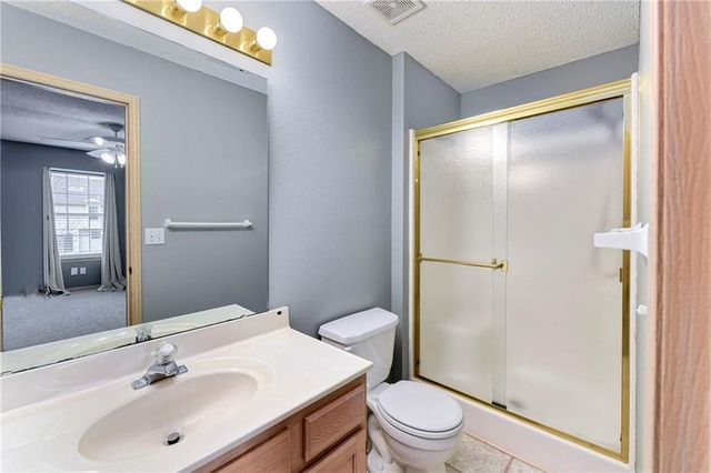 1327 SE Broadway Circle, Lee's Summit, MO 64081