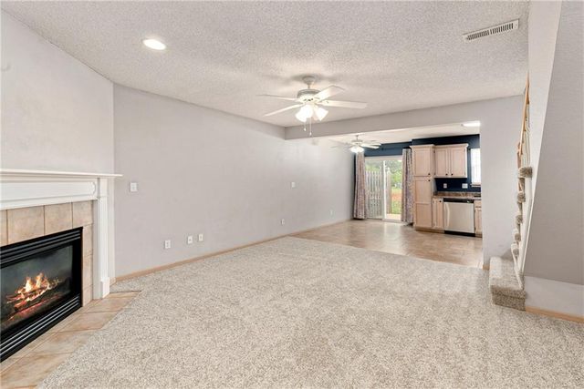 1327 SE Broadway Circle, Lee's Summit, MO 64081
