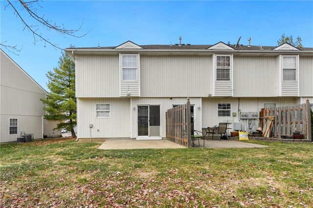 1327 SE Broadway Circle, Lee's Summit, MO 64081