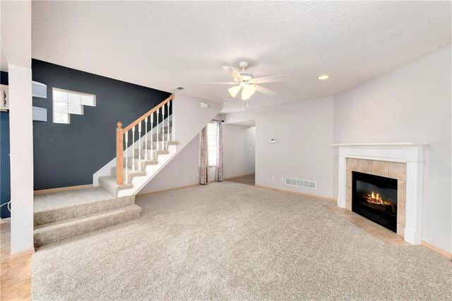 1327 SE Broadway Circle, Lee's Summit, MO 64081