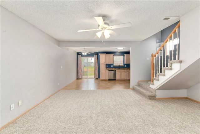 1327 SE Broadway Circle, Lee's Summit, MO 64081