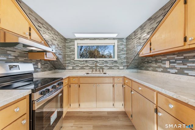 85 Hicock Drive E, Southbury, CT 06488