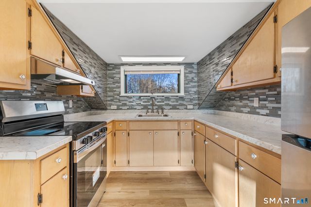 85 Hicock Drive E, Southbury, CT 06488