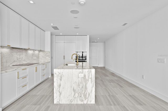 3015 S YSABELLA AVENUE 2402, Tampa, FL 33629